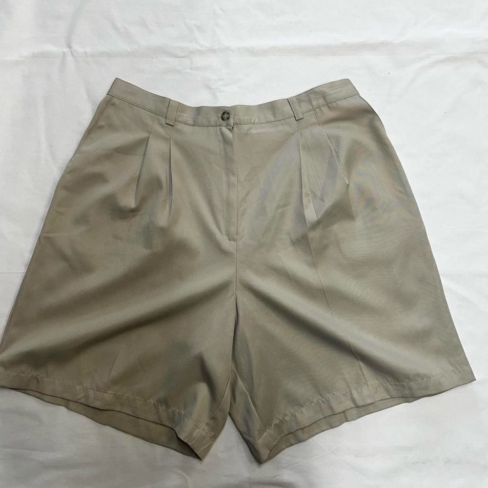Men’s Briggs khaki shorts